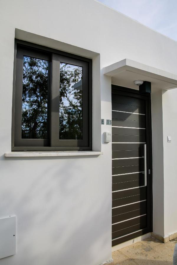Sea Side Appartment In Kato Paphos Exterior foto